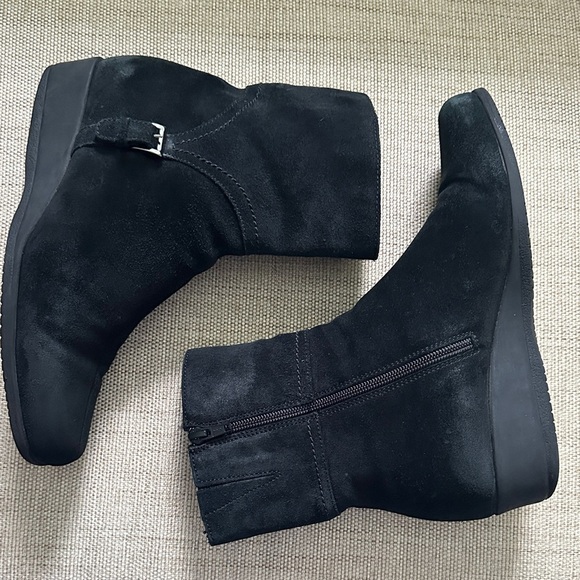 La Canadienne Waterproof Suede Buckle Detail Side Zip Low Wedge Ankle Boot *Read - Picture 4 of 15